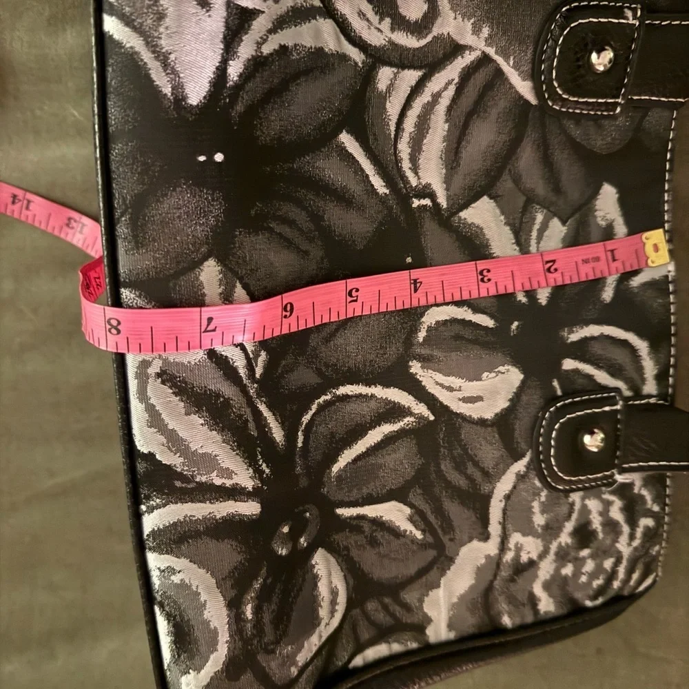 Wilson Leather purse shoulder bag black with silver flowers lots of pockets